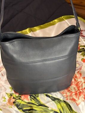 Coach Vintage Tribeca Shopper / Bucket Bag – Black Leather